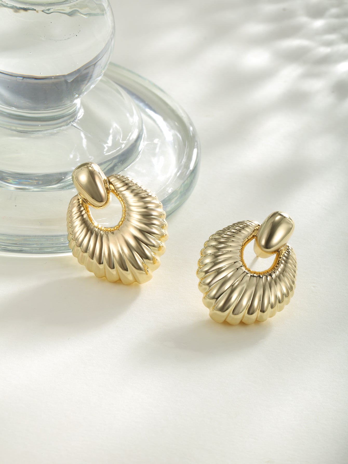 Daily -Fashionable new ABS material atmospheric retro clamshell shape&geometric earrings