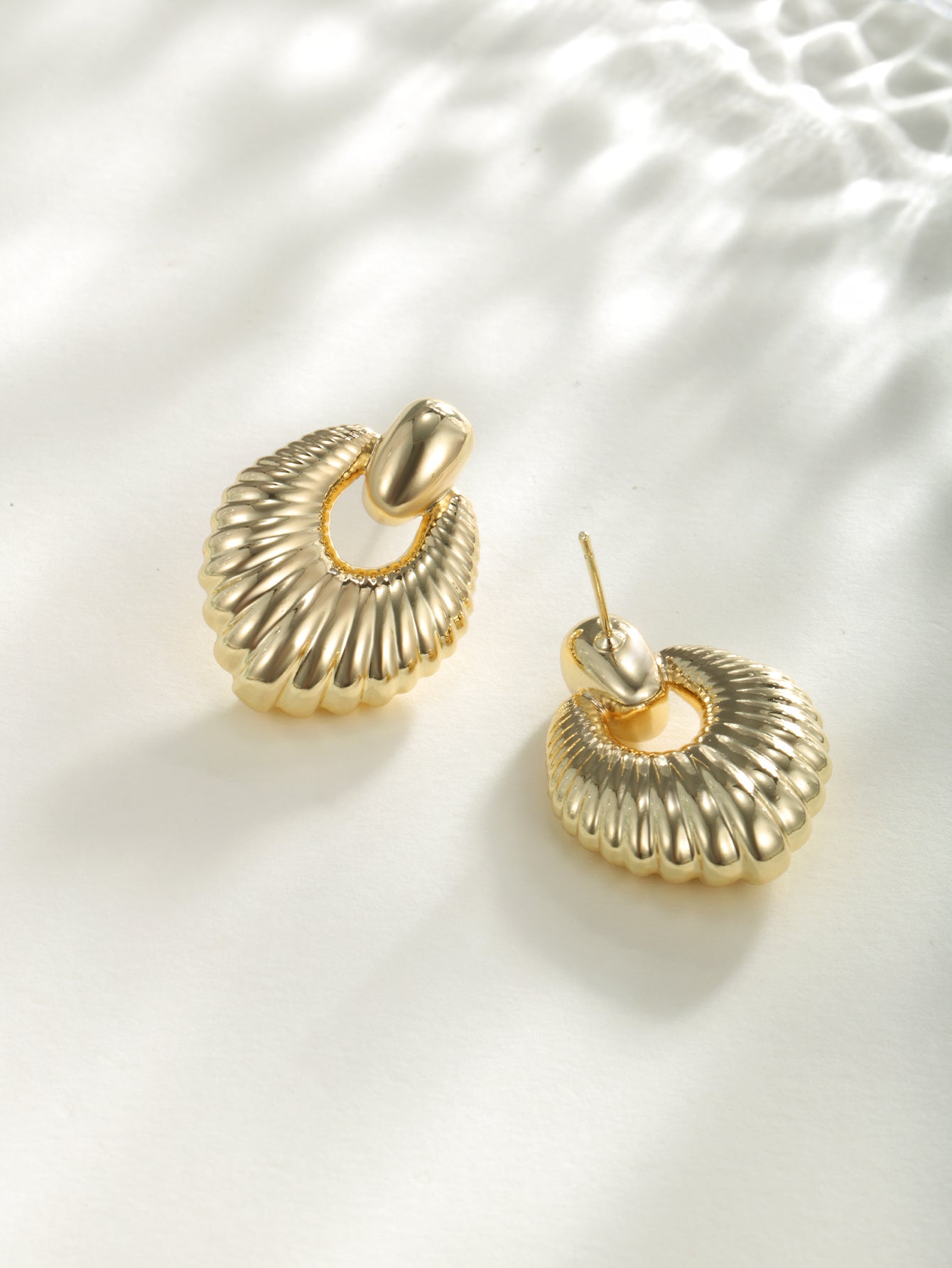 Daily -Fashionable new ABS material atmospheric retro clamshell shape&geometric earrings