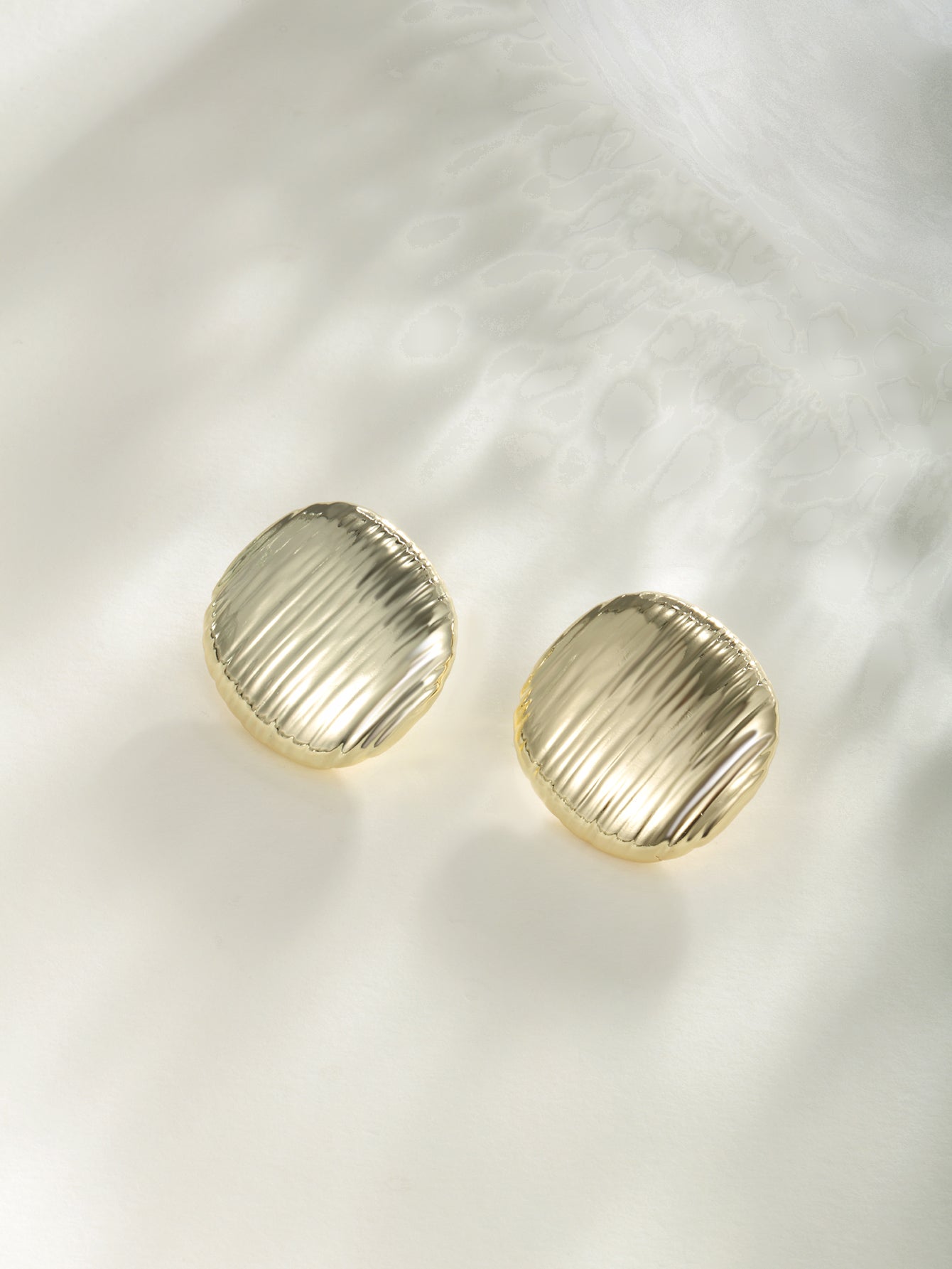 Daily -Fashionable new ABS material atmospheric retro clamshell shape&geometric earrings