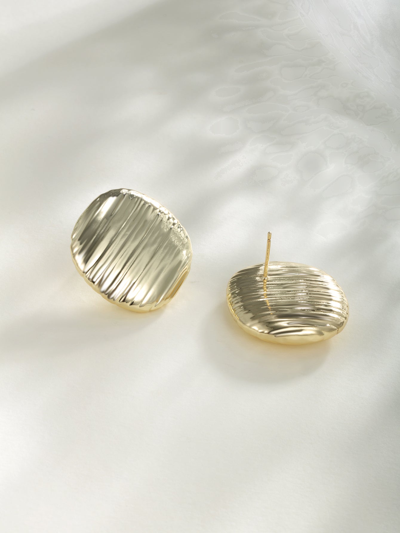 Daily -Fashionable new ABS material atmospheric retro clamshell shape&geometric earrings