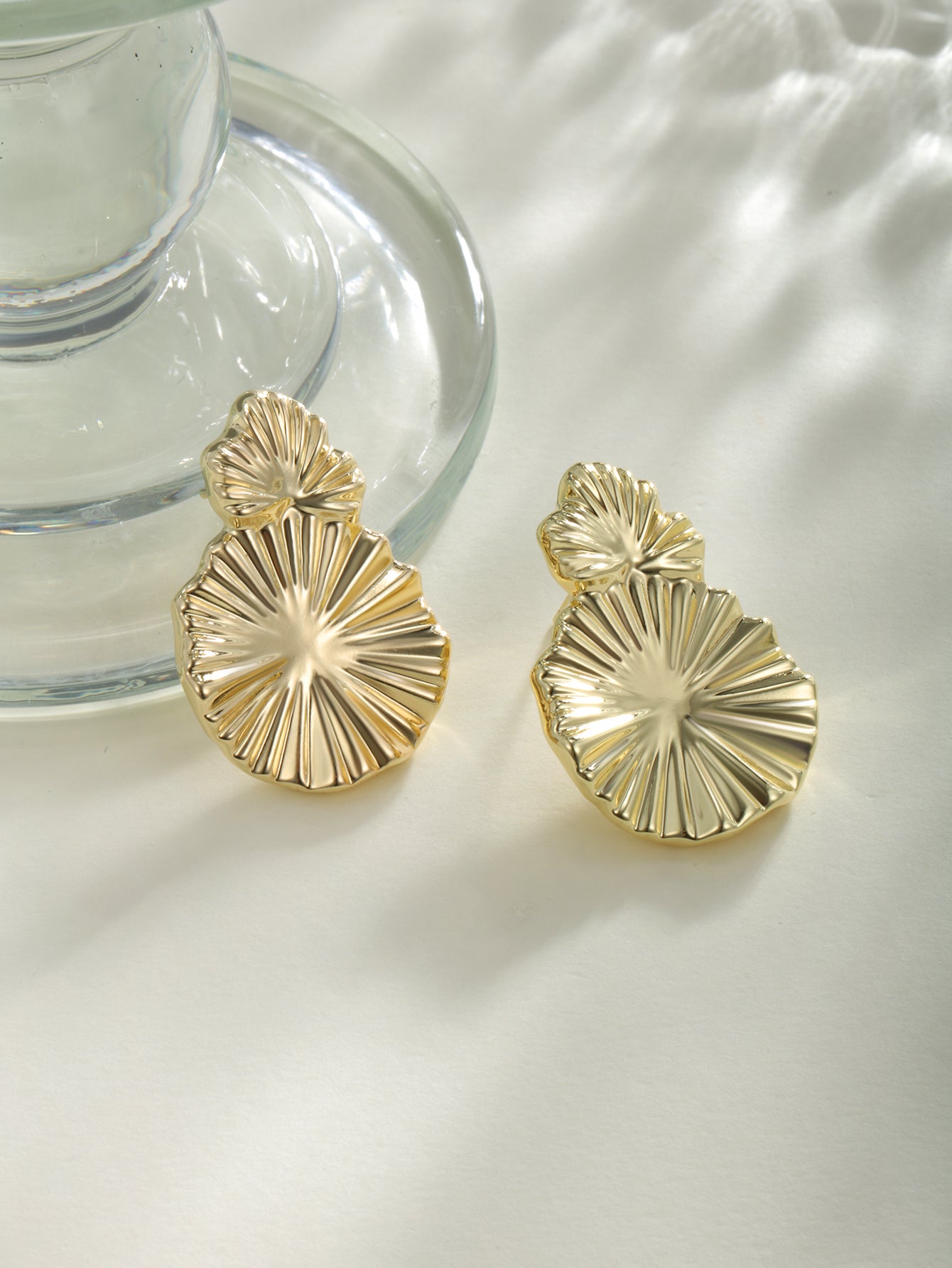 Daily -Fashionable new ABS material atmospheric retro clamshell shape&geometric earrings