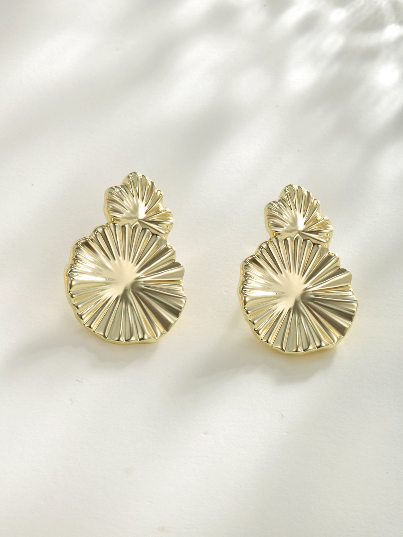 Daily -Fashionable new ABS material atmospheric retro clamshell shape&geometric earrings