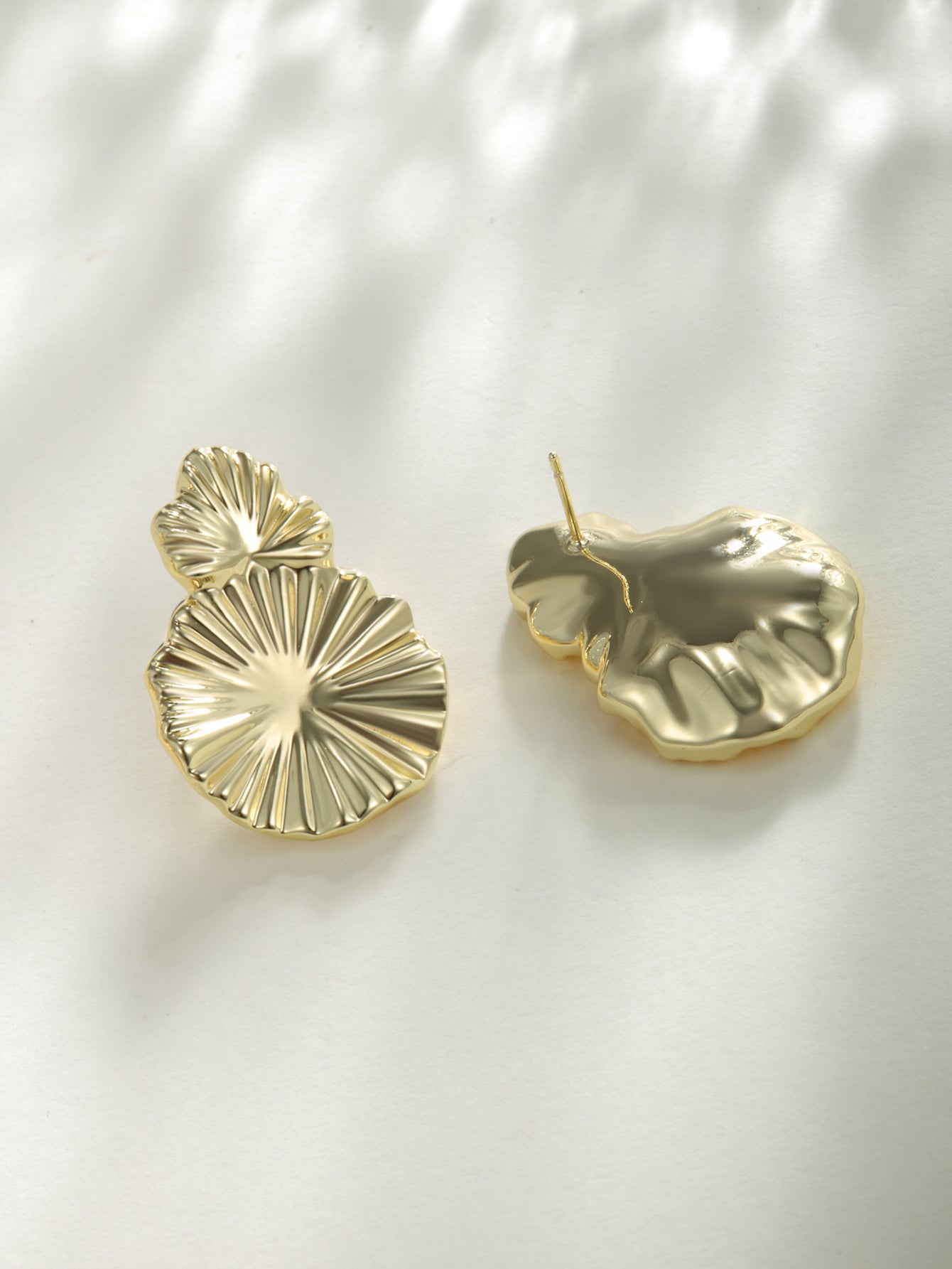 Daily -Fashionable new ABS material atmospheric retro clamshell shape&geometric earrings