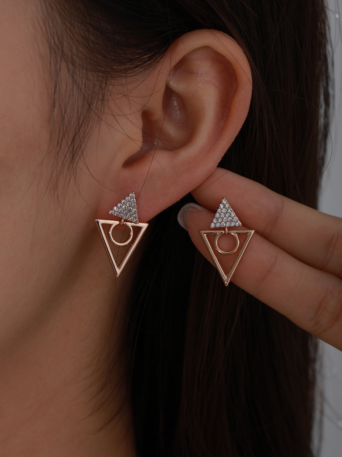 Copper zinc alloy fashionable and elegant women's triangular earrings