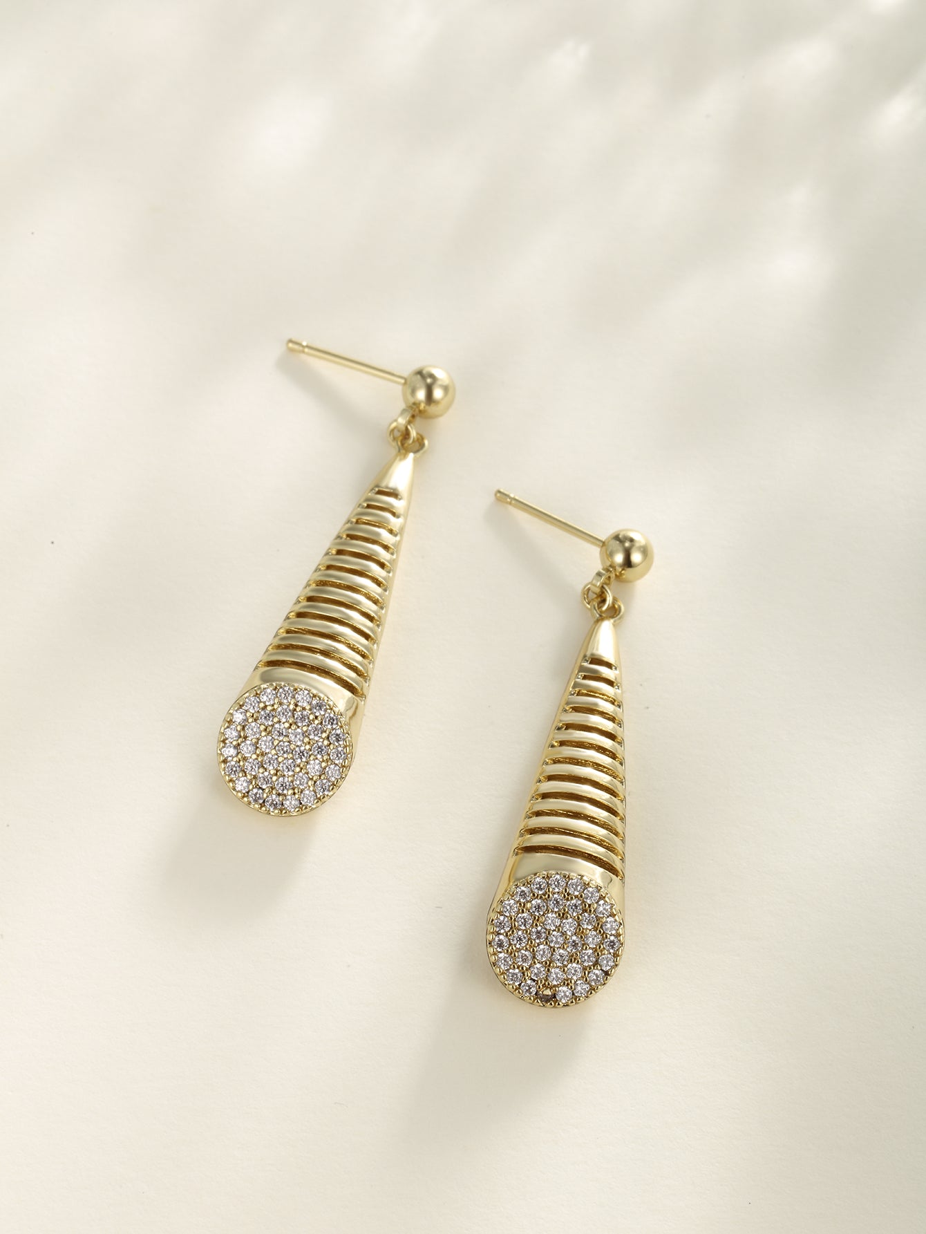 Copper zinc alloy fashionable and simple temperament elegant and luxurious earrings