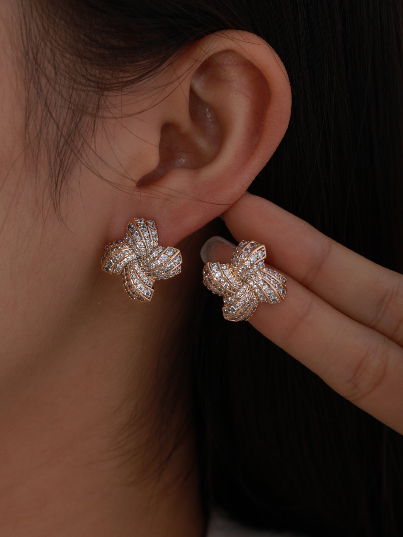 Fashionable and refreshing 14K gold plated earrings with flower studded earrings