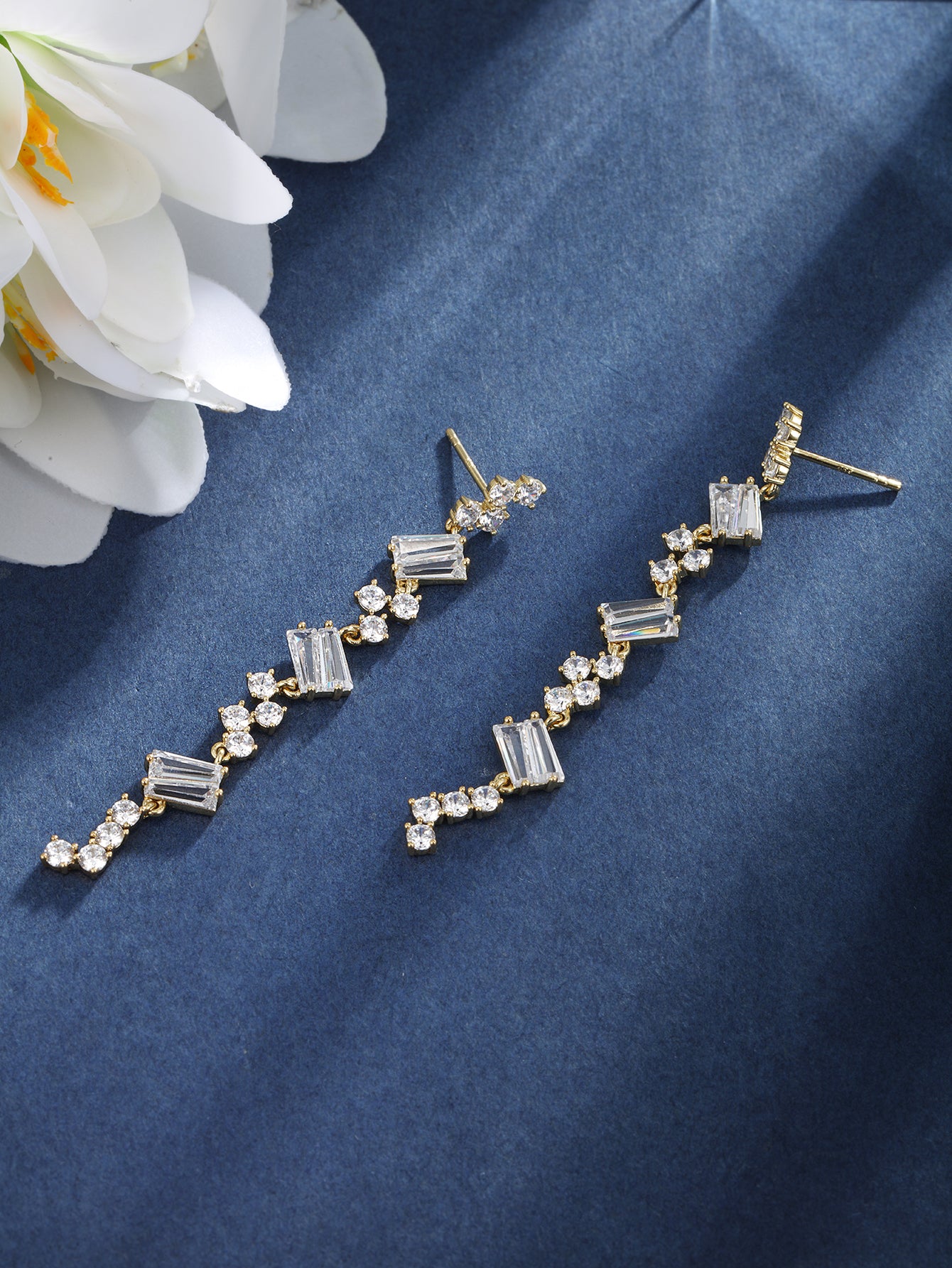 Micro inlaid elegant and luxurious copper zinc alloy long earrings