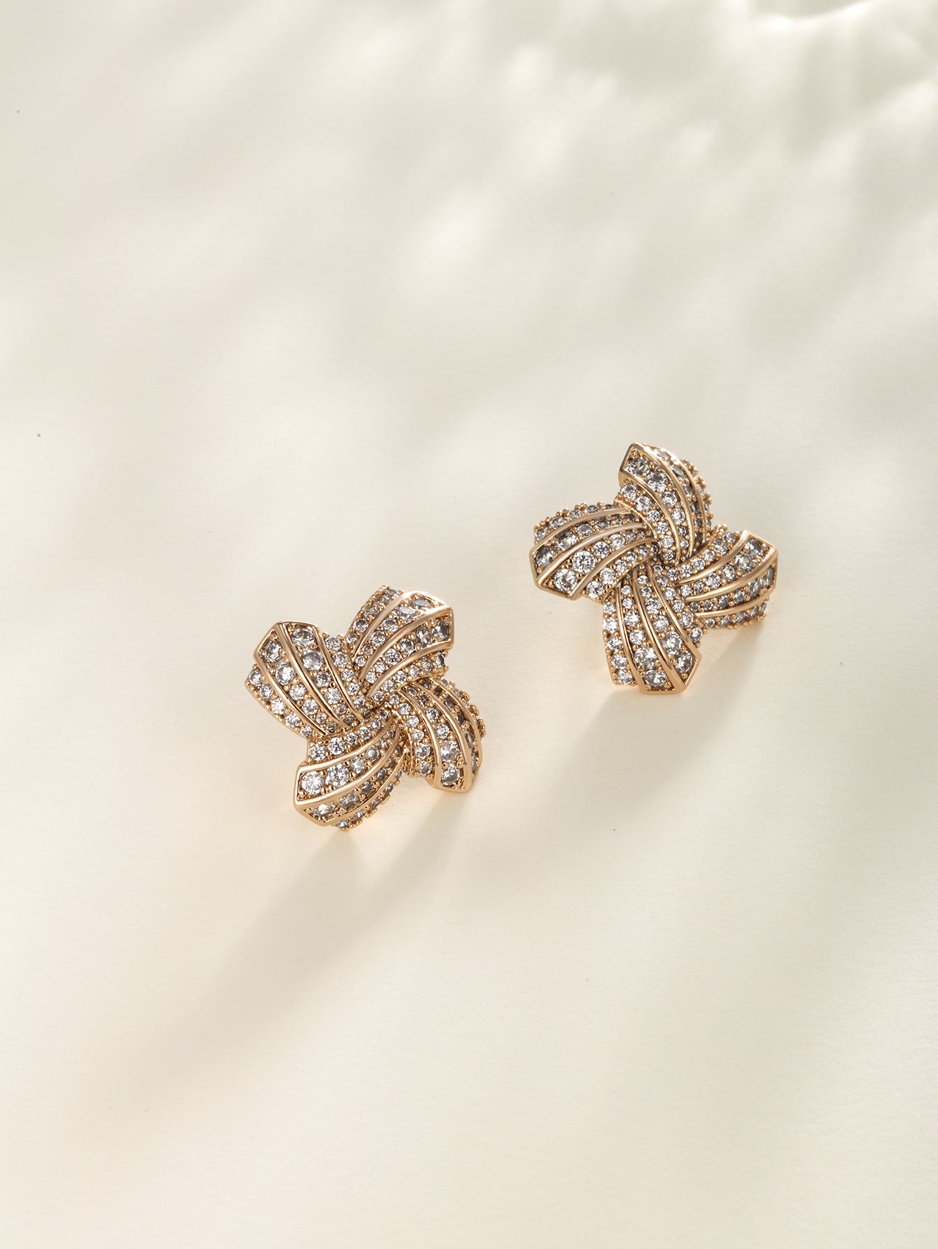 Fashionable and refreshing 14K gold plated earrings with flower studded earrings