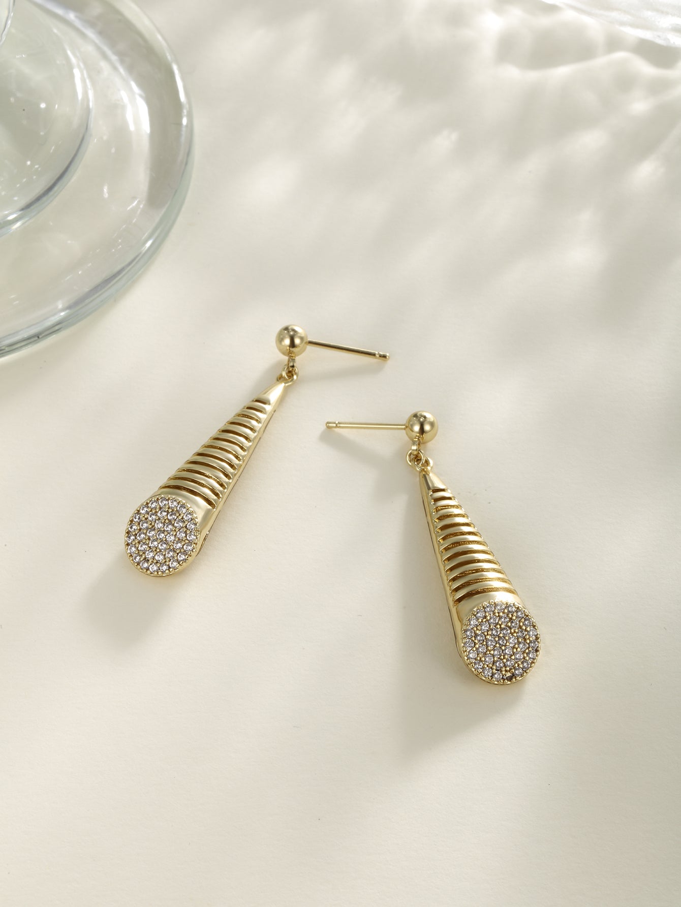 Copper zinc alloy fashionable and simple temperament elegant and luxurious earrings