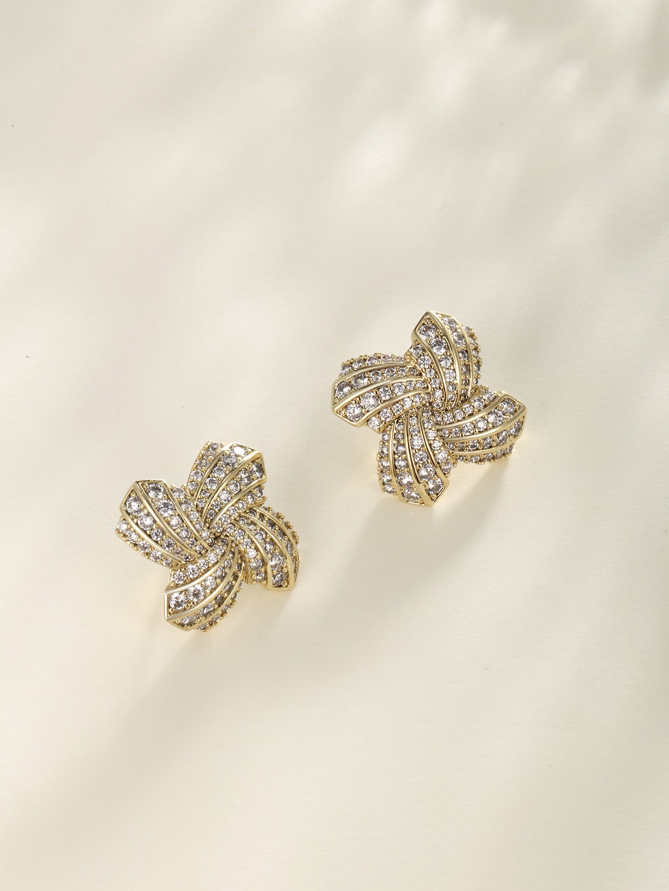 Fashionable and refreshing 14K gold plated earrings with flower studded earrings