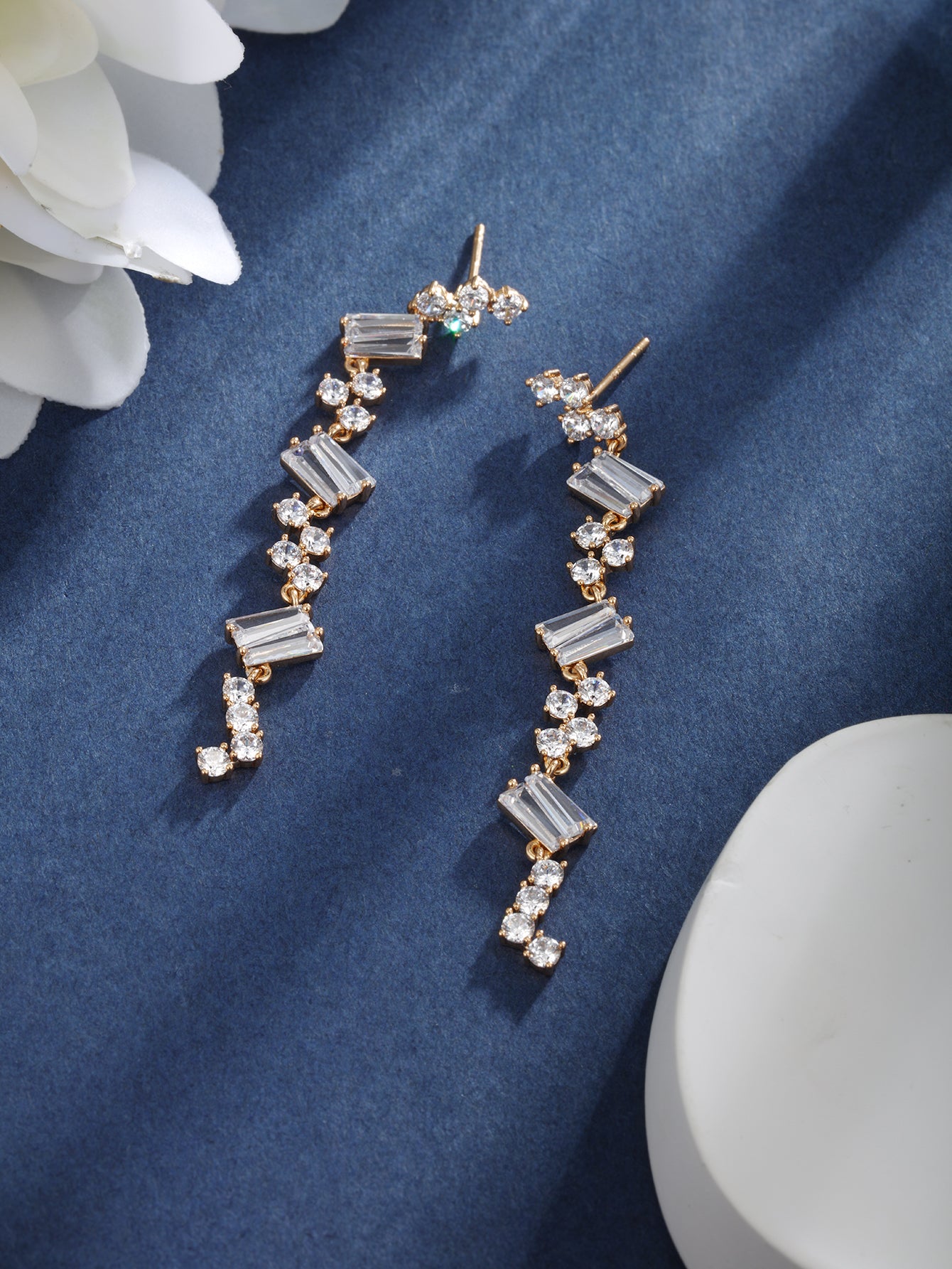 Micro inlaid elegant and luxurious copper zinc alloy long earrings