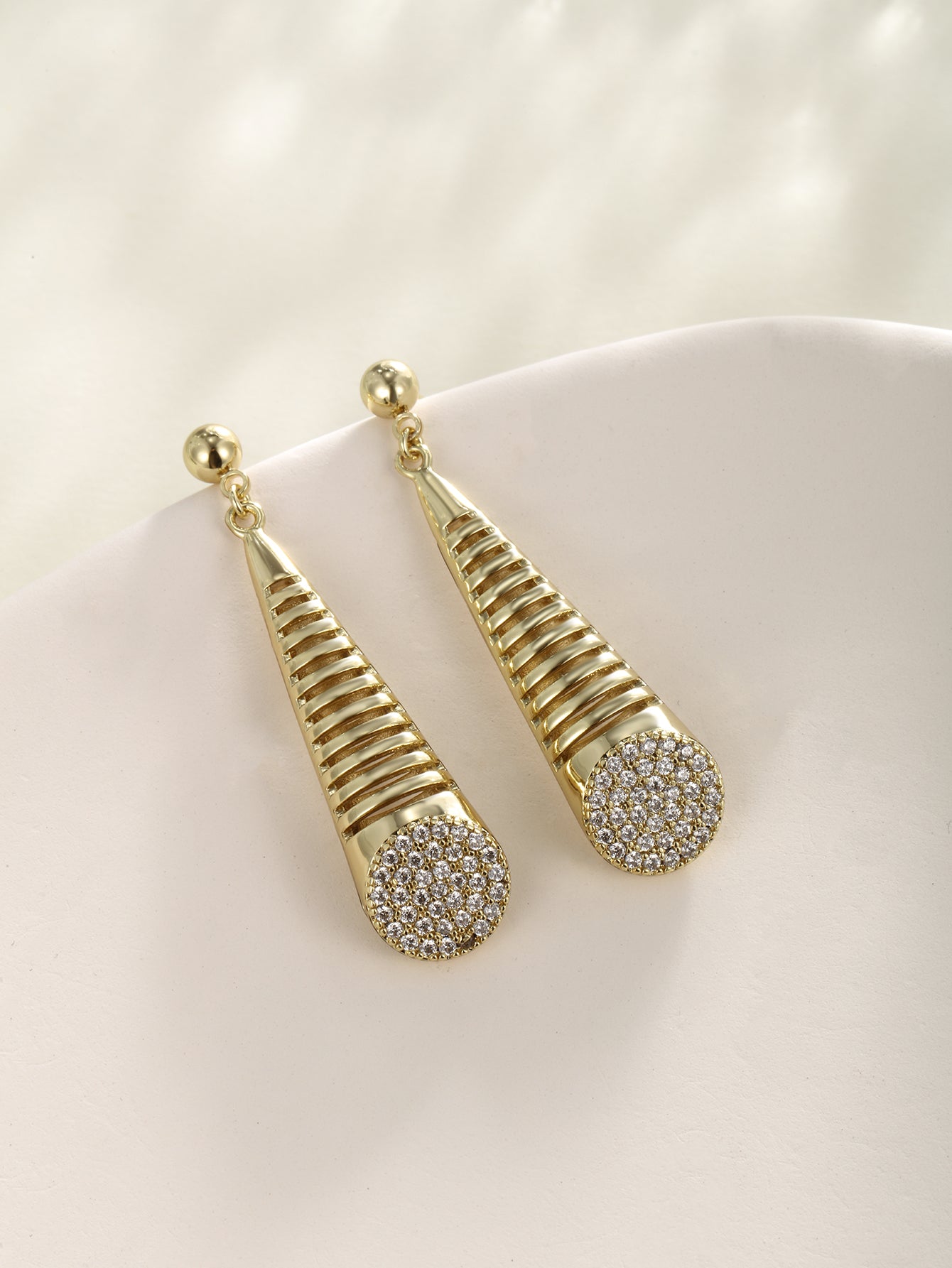 Copper zinc alloy fashionable and simple temperament elegant and luxurious earrings