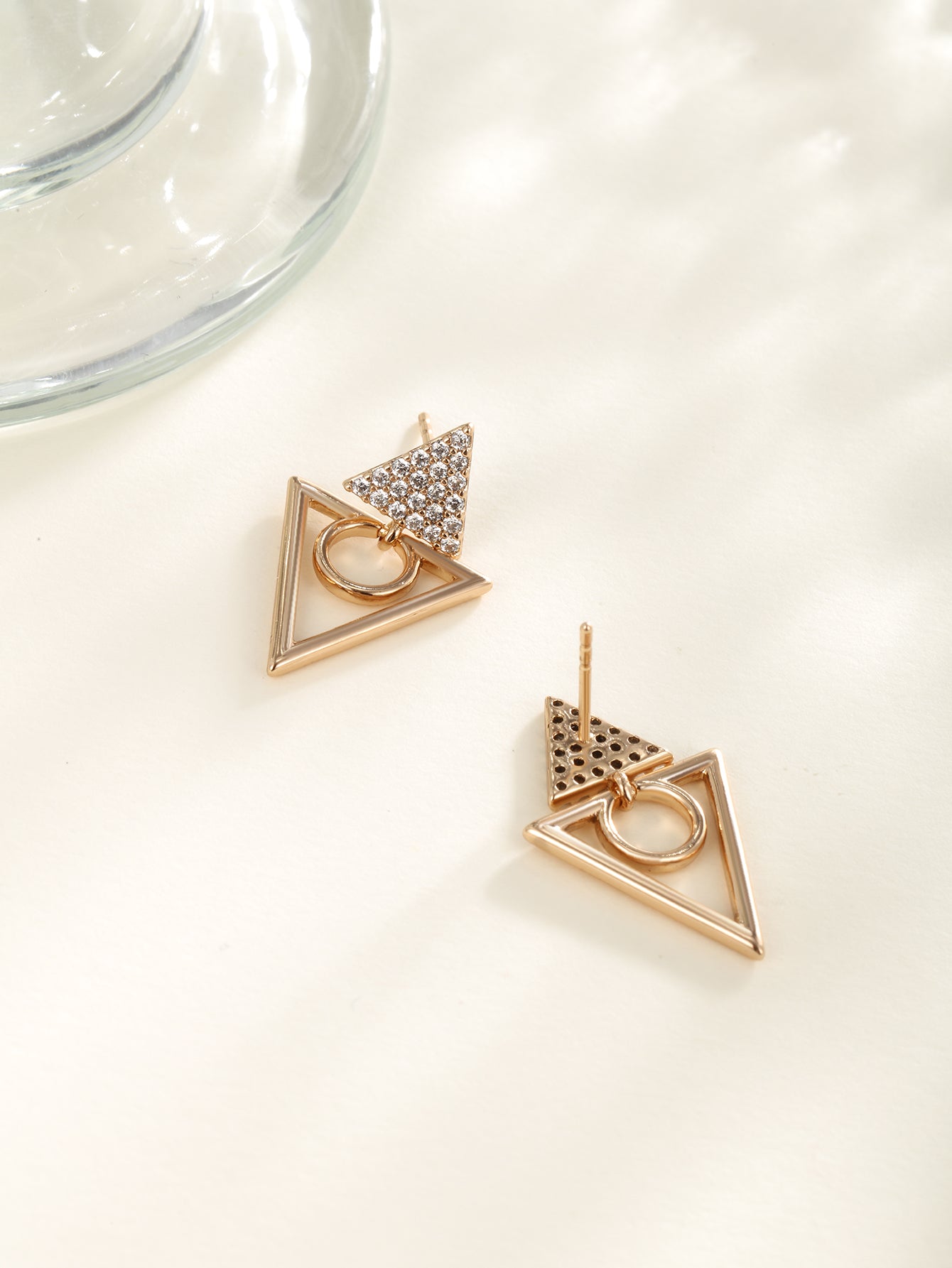 Copper zinc alloy fashionable and elegant women's triangular earrings