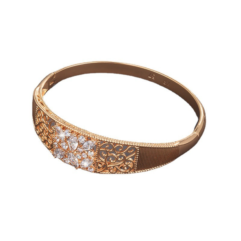 Fashionable retro hollow pattern bracelet