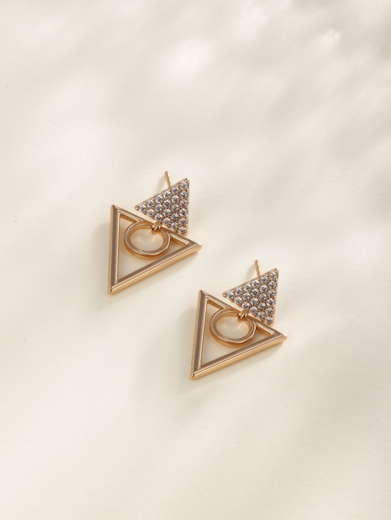 Copper zinc alloy fashionable and elegant women's triangular earrings