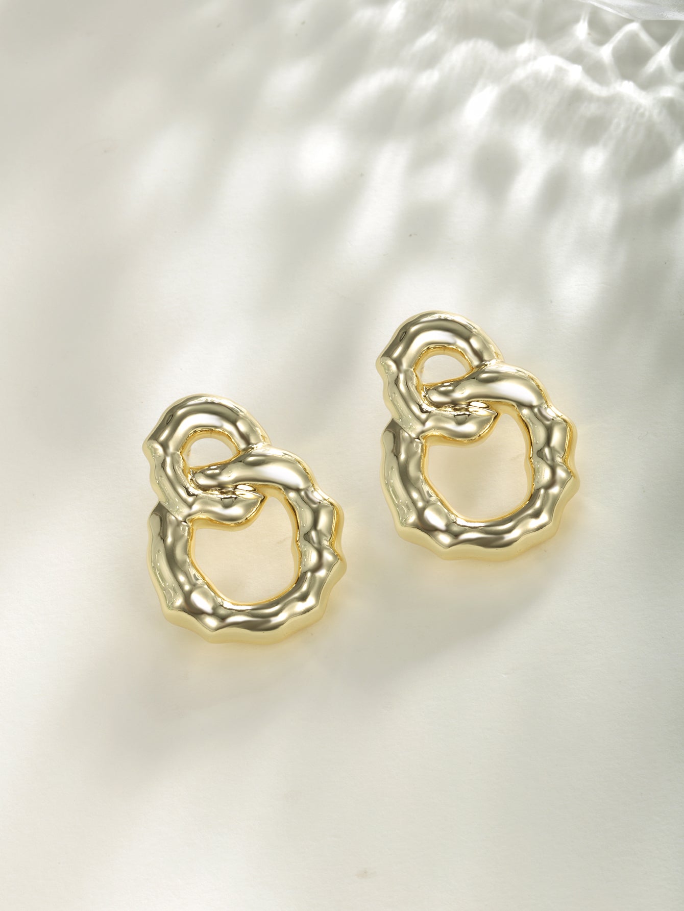 Daily -Fashionable new ABS material atmospheric retro clamshell shape&geometric earrings