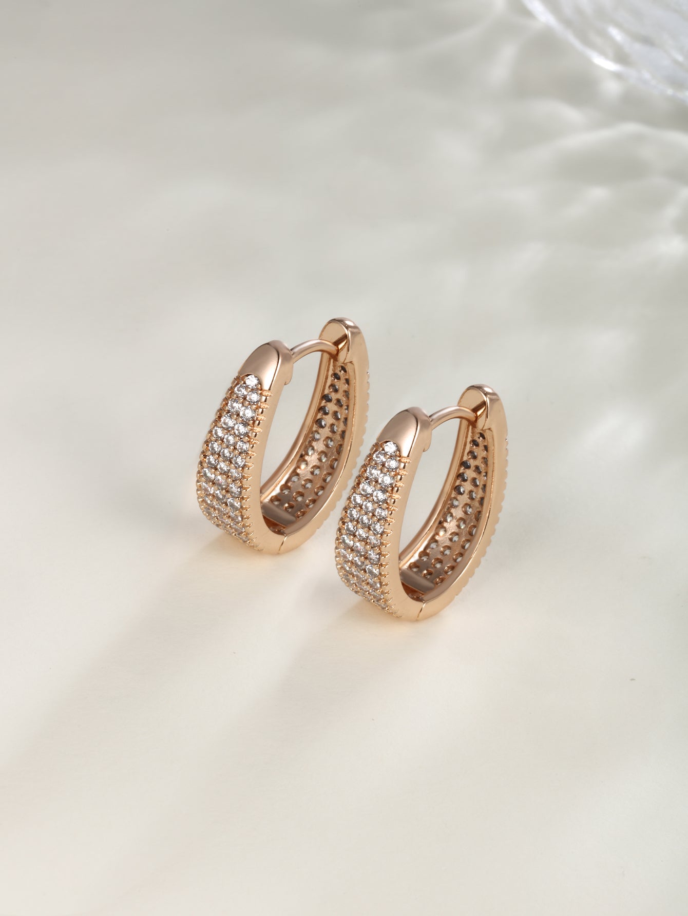 Copper zinc alloy fashionable temperament elegant and luxurious delicate earrings