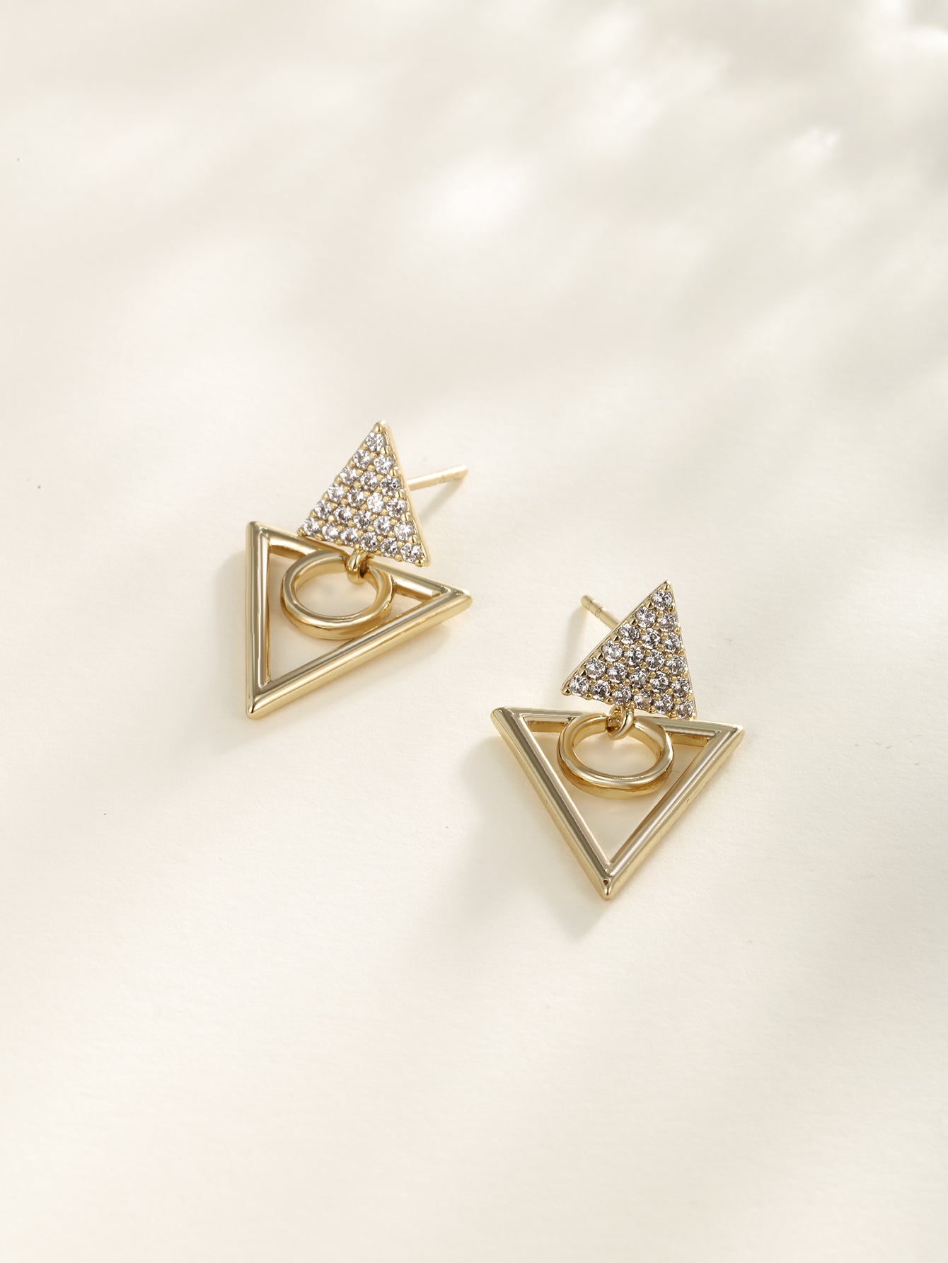 Copper zinc alloy fashionable and elegant women's triangular earrings