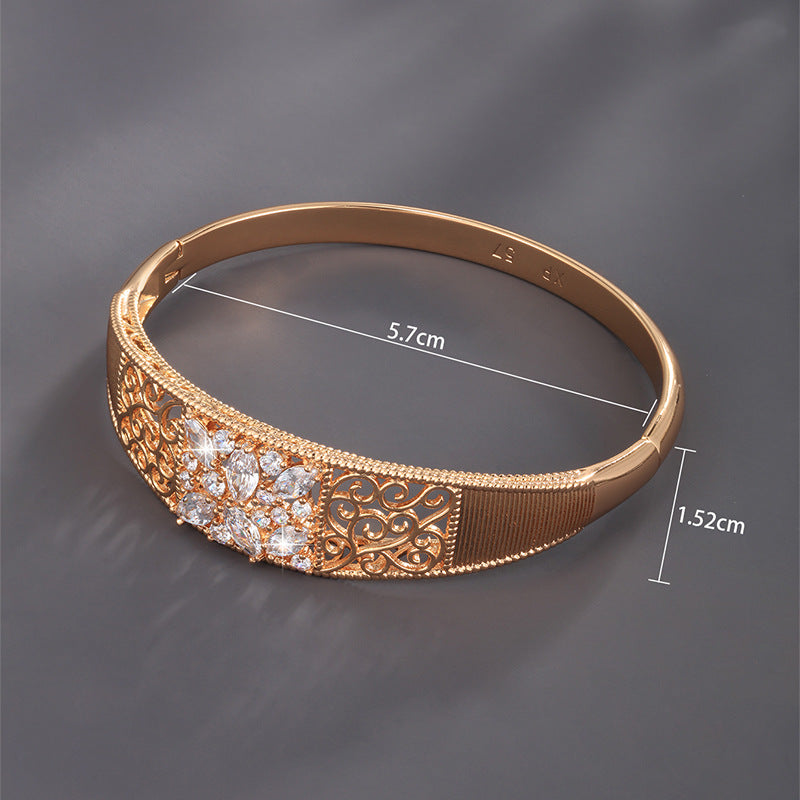 Fashionable retro hollow pattern bracelet